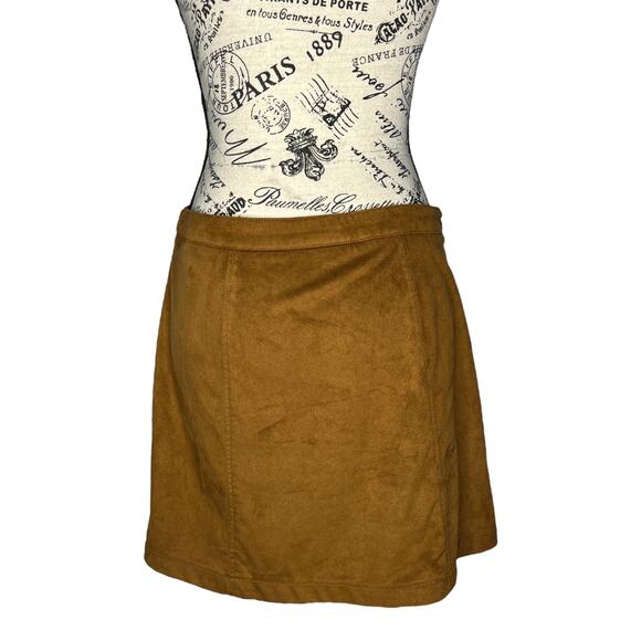 Garage (S) Brown Button Front 2 Square Pocket Faux Suede Skirt - Picture 4 of 11